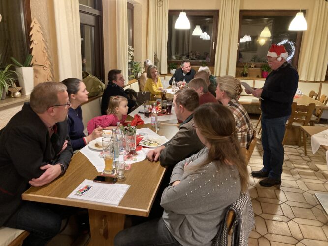 Weihnachtlicher Dackelstammtisch in Eschenau - 16. Dezember 2022